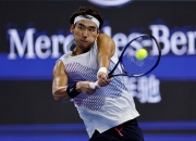 🎾第二盘抢七大战连得5分逆转！布云朝克特2-0舍普琴科获大巴黎大师赛开门红