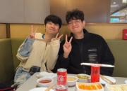 糖小幽分享Doinb金贡海底捞Vlog：两人第一次一起吃已是几年前