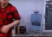 T1憾负越南队！二路主播模仿K杯Gumayusi的艾希：弓都快拉冒烟了！