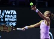 🎾WTA总决赛：郑钦文0-2五度不敌萨巴伦卡 小组赛0胜1负开局