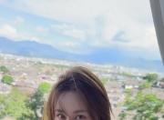 享受生活！周鹏更新社媒与妻子旅游：丽江 大风吹