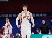 🔔上海男篮提交球员注册信息：王哲林D类合同还剩最后一年