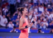🎾武网女单半决赛：郑钦文2-0战胜王欣瑜 决赛对阵萨巴伦卡